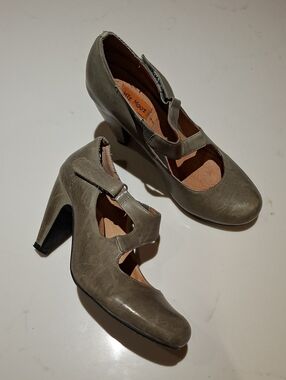 Miz Mooz Sage Green Leather "Selma" Retro Mary Jane Heels (Size US 6.5)